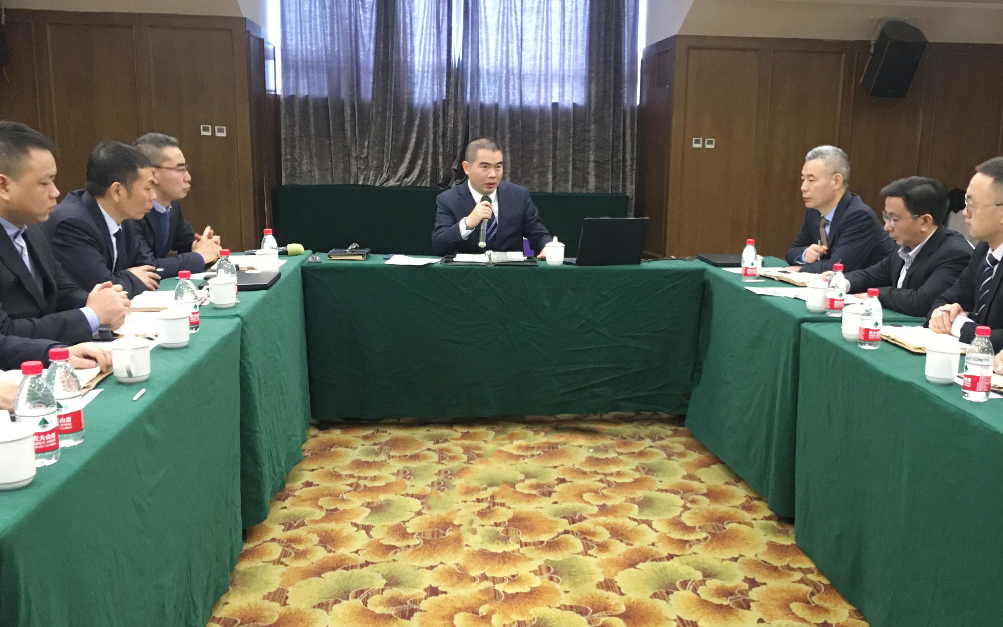 直面問題、團結(jié)協(xié)作、積極有為